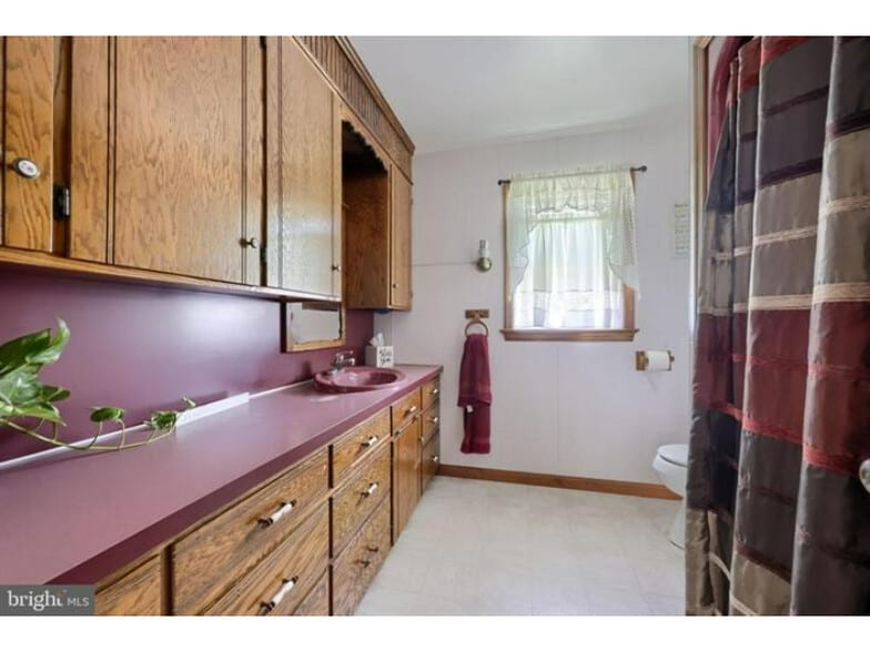 More Photos Of 240 Railroad Ave, Bird In Hand Flex For Sale