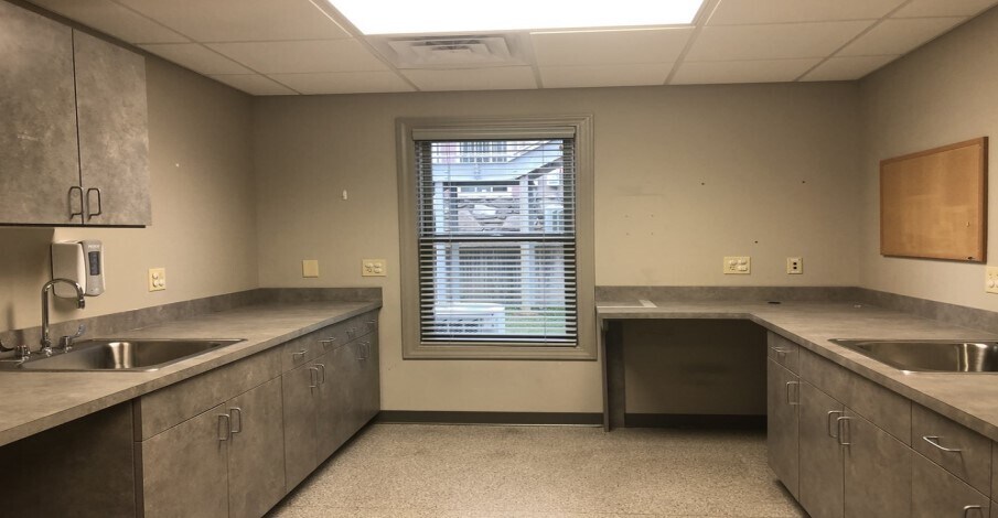 More Photos Of 16 Physician Dr, Clyde Hospital For Sale
