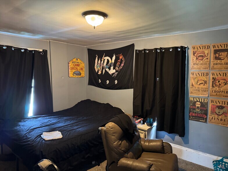 More Photos Of 444 S Meridian St, Ravenna Medical For Sale