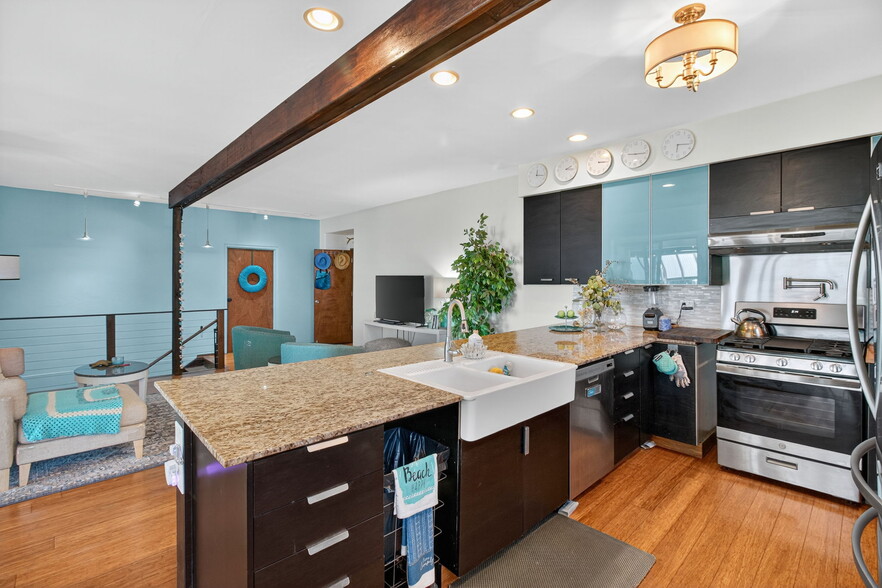 More Photos Of 5657 Shore S blvd, Gulfport Specialty For Sale