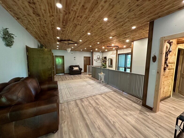 More Photos Of 22 Interstate Dr, Somersworth Office For Lease