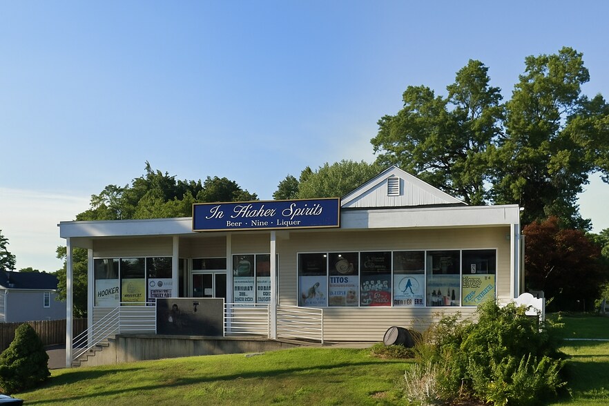 More Photos Of 525 Tunxis Hill Rd, Fairfield Freestanding For Sale