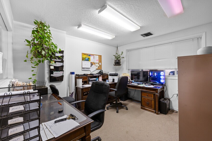 More Photos Of 744 S Grape St, Medford Industrial For Sale