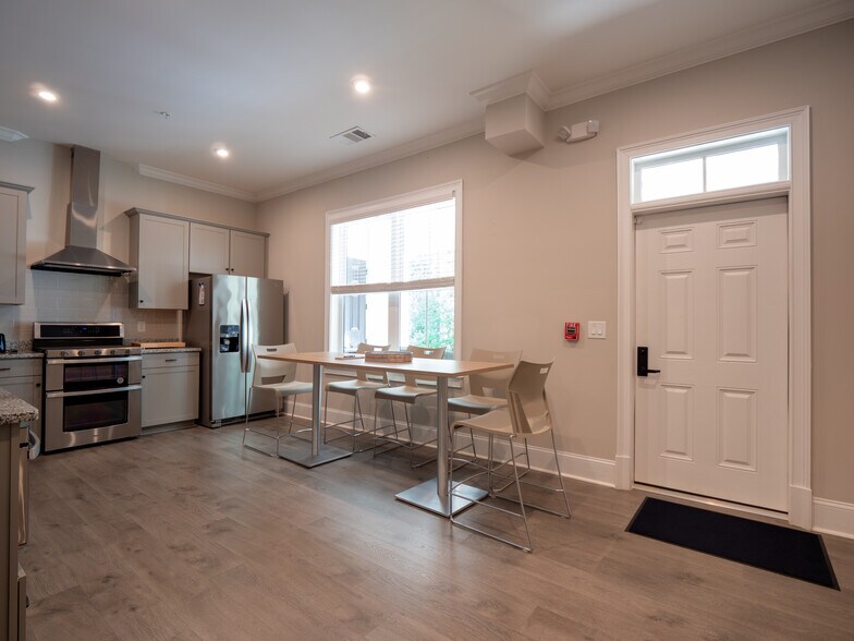 More Photos Of 3957 S Main St, Acworth Office For Sale