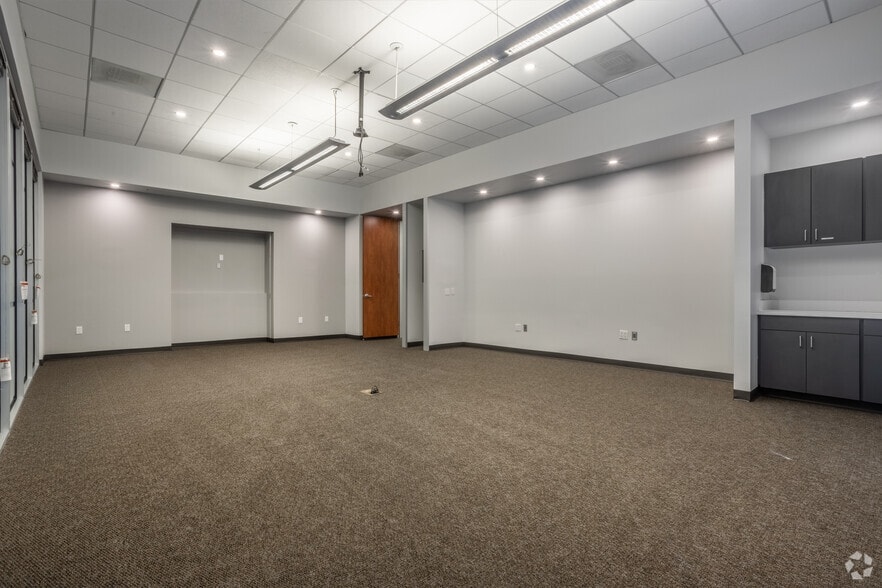 More Photos Of 10010 W Sam Houston Pky S, Houston Unknown For Lease