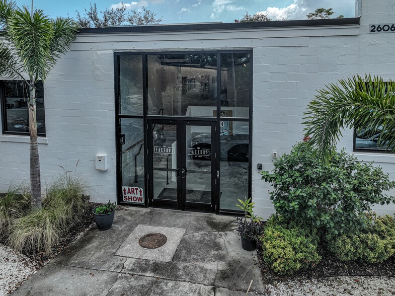 More Photos Of 2606 Fairfield Ave S, Saint Petersburg Light Manufacturing For Lease