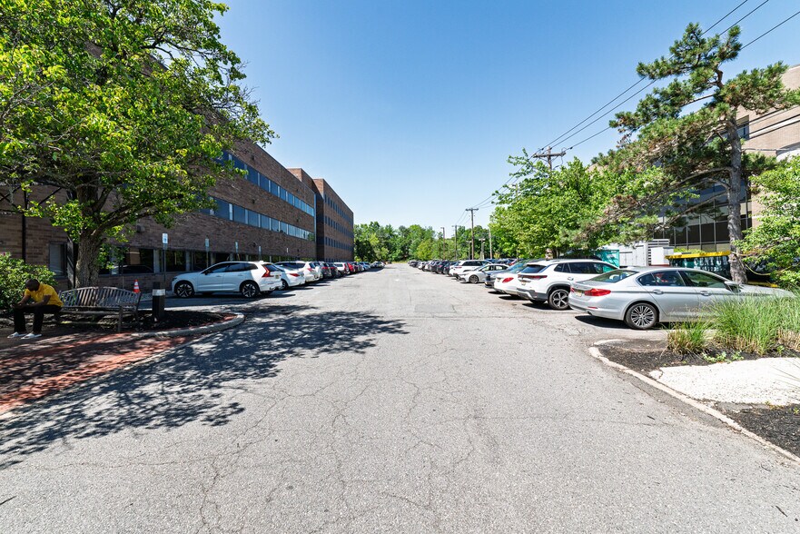 More Photos Of 98 James St, Edison Medical For Lease