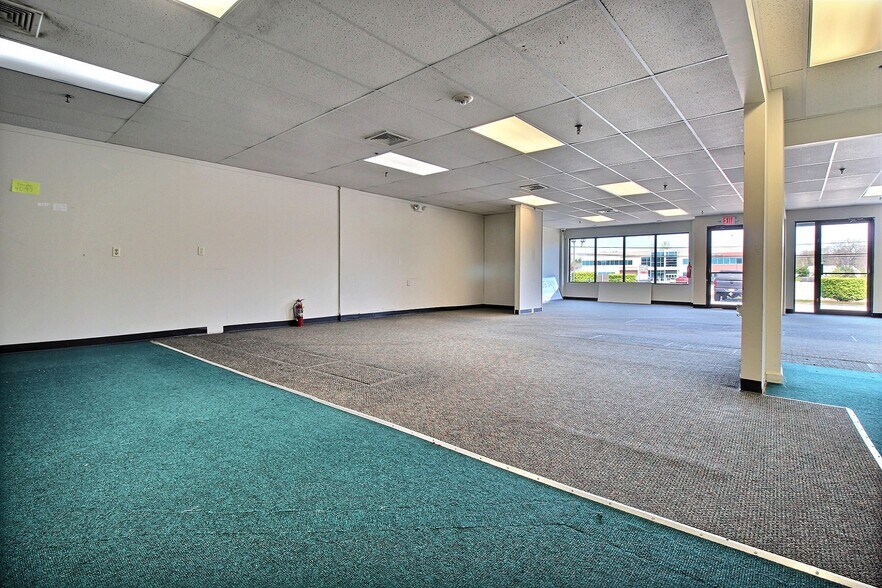 More Photos Of 267 Post Rd, Westerly General Retail For Lease