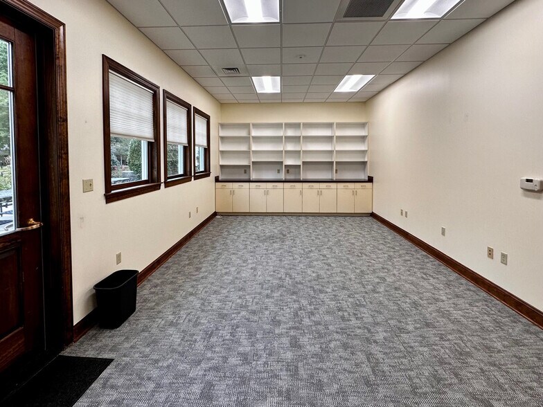 More Photos Of 125 N Lakeshore Dr, Lake Junaluska Office For Lease