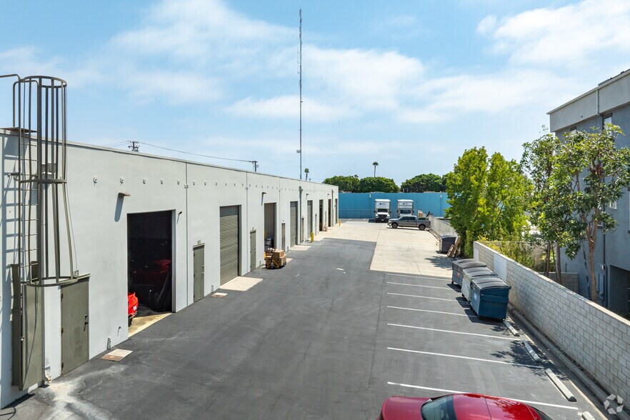 More Photos Of 941-957 Newhall St, Costa Mesa Warehouse For Lease