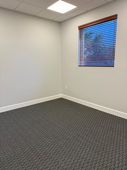 More Photos Of 2257 Sarasota Center Blvd, Sarasota Industrial For Lease