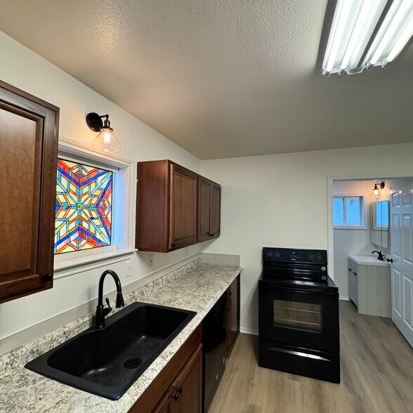 More Photos Of 143 N West St, Bertram Flex For Sale