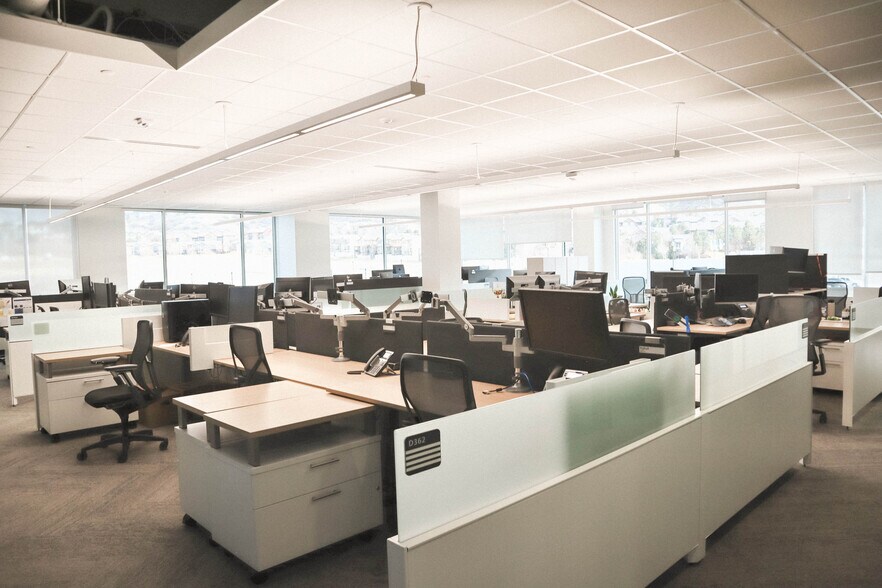 More Photos Of 25 E Scenic Pointe Dr, Draper Office For Sale