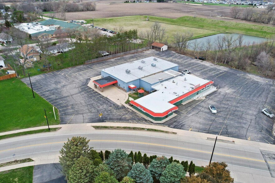 Primary Photo Of 720 N Wisconsin Ave, Elkhorn Restaurant For Sale