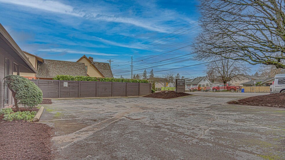 More Photos Of 15012 SE Stark St, Portland Office For Lease