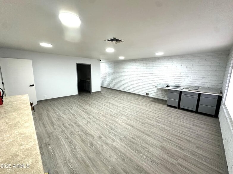 More Photos Of 600 E University Dr, Mesa Medical For Lease