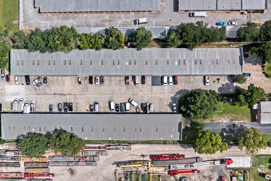 More Photos Of 214 N Goldenrod Rd, Orlando Light Manufacturing For Lease