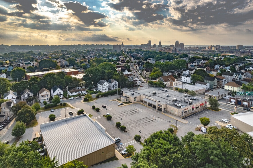 More Photos Of 539 Smith St, Providence Supermarket For Lease