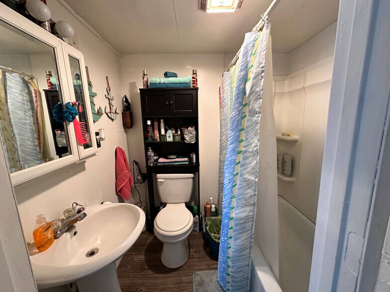 More Photos Of 1831 N C St, Elwood Apartments For Sale