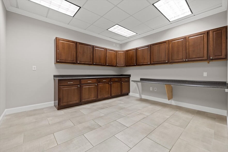 More Photos Of 7446 Shallowford Rd, Chattanooga Medical For Lease