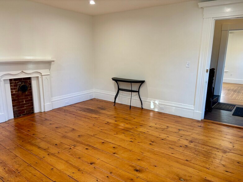 More Photos Of 79 Elm St, Camden Office Residential For Lease