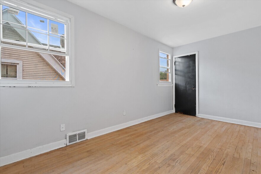 More Photos Of 1322 W Concordia Ave, Milwaukee Multifamily For Sale