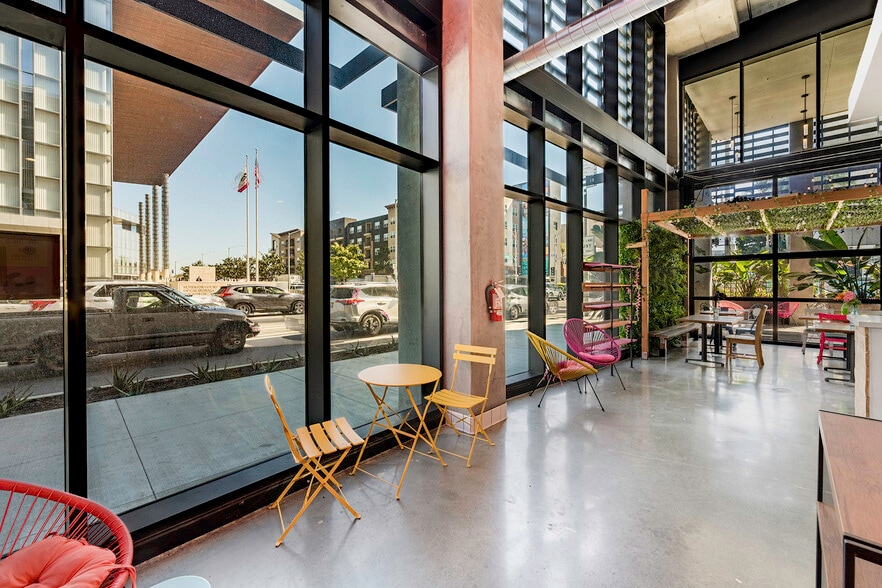 More Photos Of 500 W Broadway, Long Beach Apartments For Lease