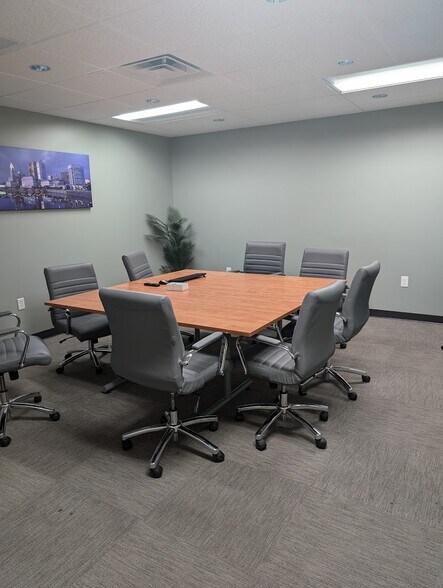 More Photos Of 6150 Enterprise Pky, Grove City Light Distribution For Lease