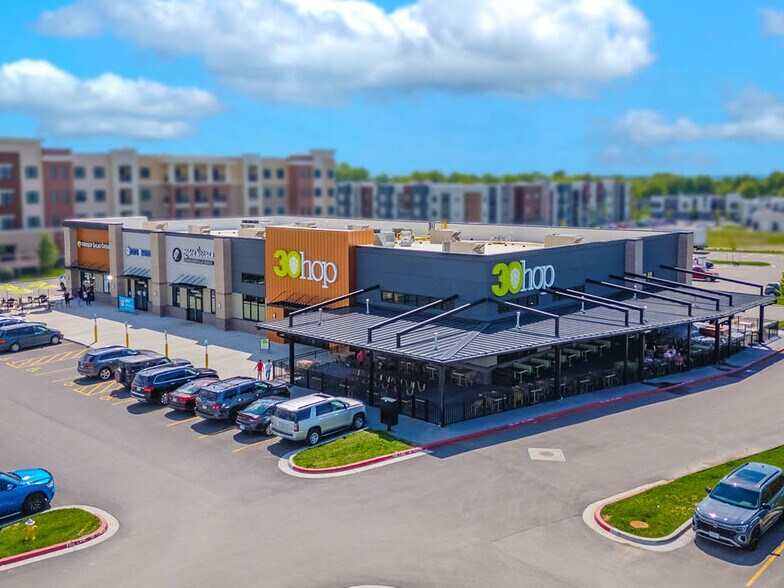 More Photos Of 1020 NW Pryor Rd, Lee's Summit General Retail For Sale