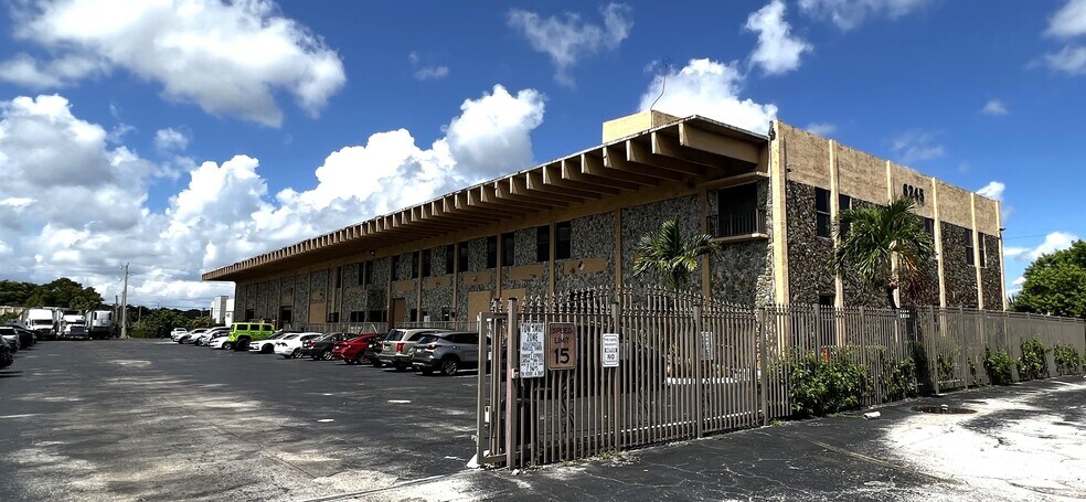 More Photos Of 6245 N Powerline Rd, Fort Lauderdale Light Distribution For Lease