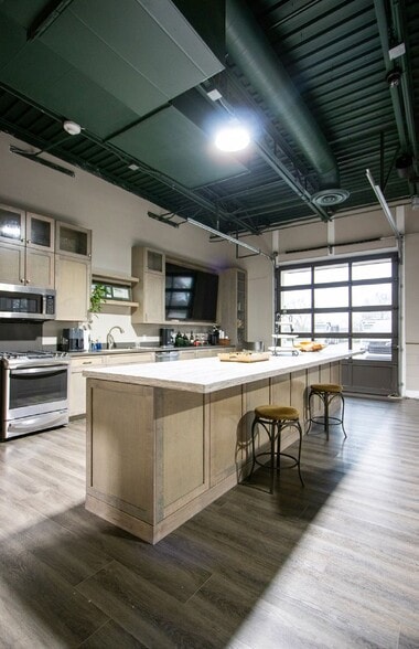 More Photos Of 941 Spears Creek Ct, Elgin Office For Sale