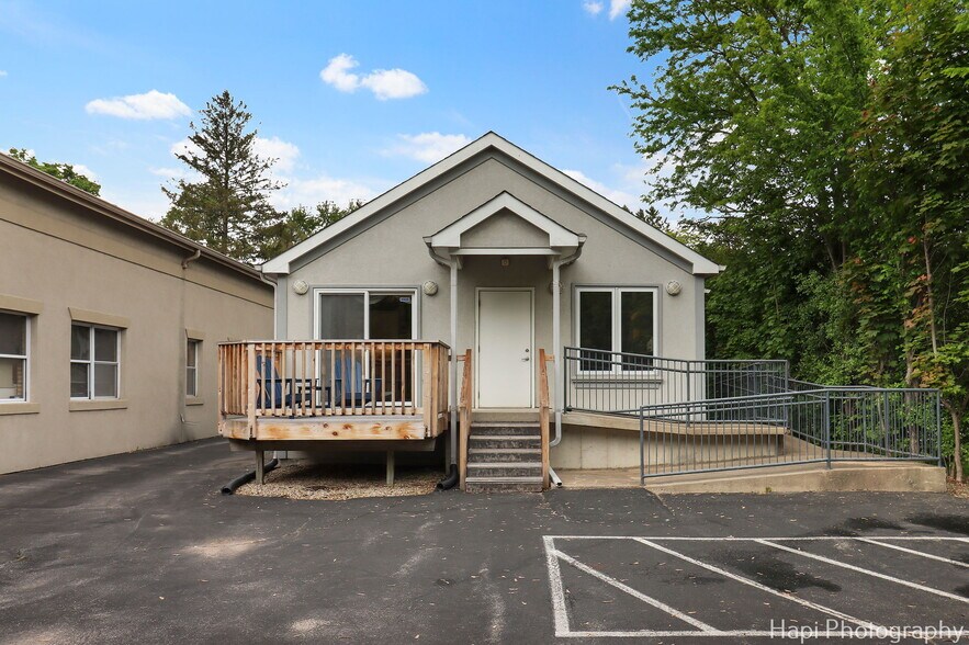 More Photos Of 401 E Park Ave, Libertyville Freestanding For Sale