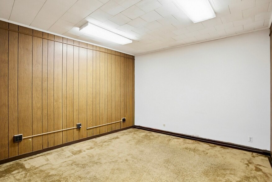 More Photos Of 14 W Saratoga St, Baltimore Office For Sale