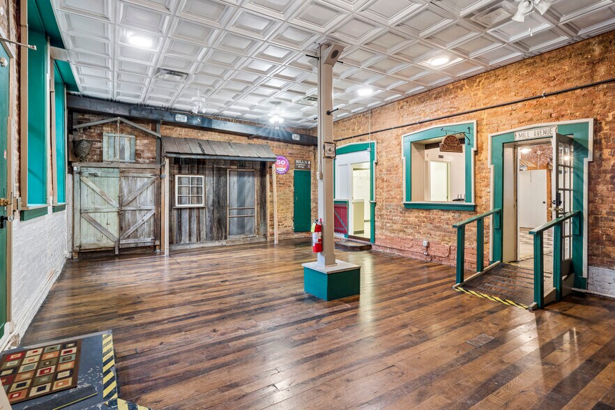 More Photos Of 107 E Main St, Jonesborough Storefront For Sale