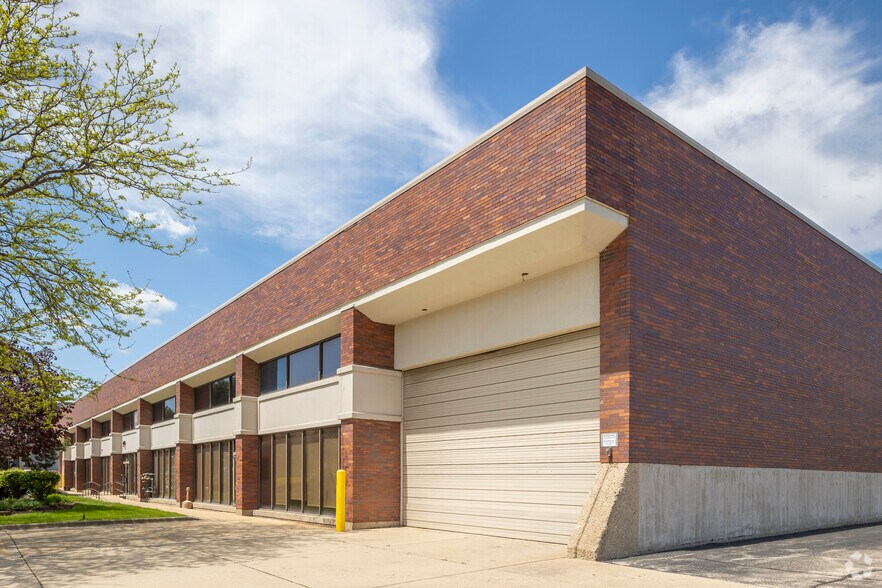 More Photos Of 190-198 W Carpenter Ave, Wheeling Warehouse For Sale