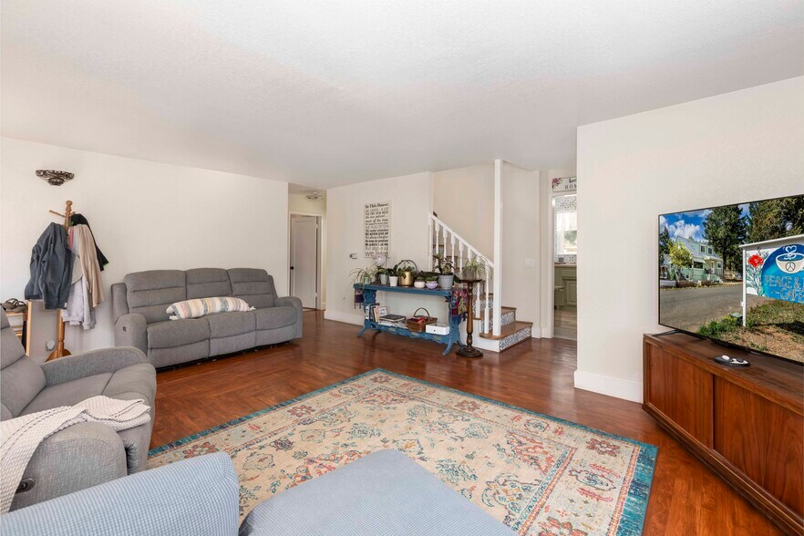 More Photos Of 18248 Redwood Hwy, Selma Apartments For Sale