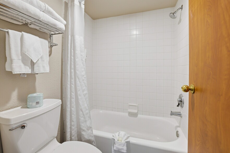 More Photos Of 1575 S Meridian Rd, Meridian Hotel For Sale