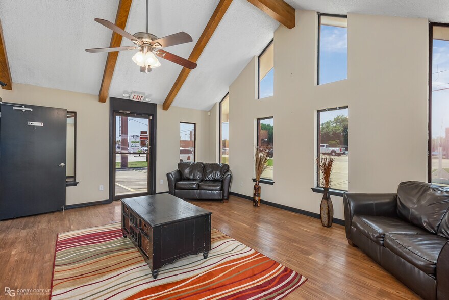 More Photos Of 2118 Airline Dr, Bossier City Office For Lease