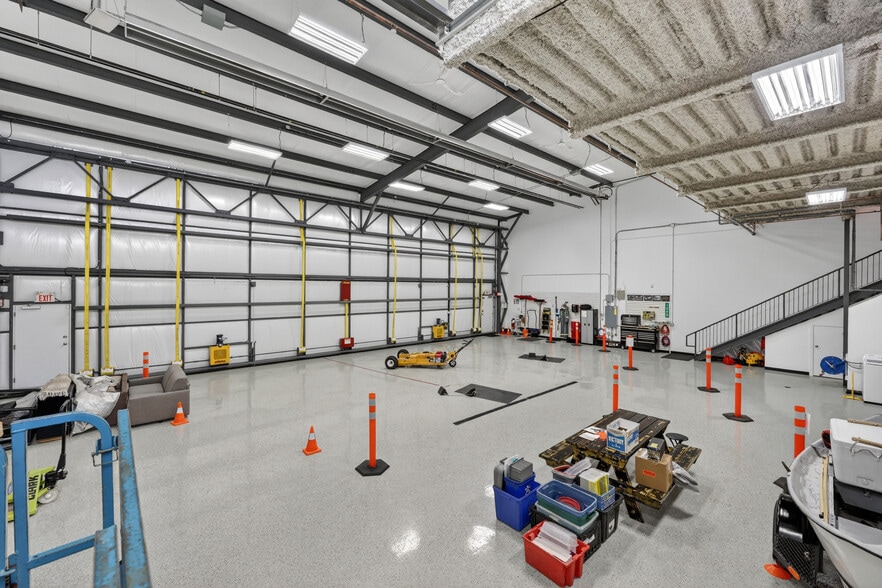 More Photos Of 624 Dehavilland Way, Calgary Airplane Hangar For Sale
