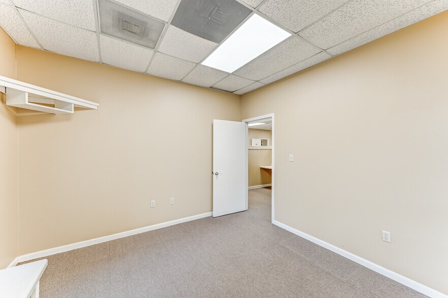 More Photos Of 14741 Pebble Bend Dr, Houston Loft Creative Space For Lease