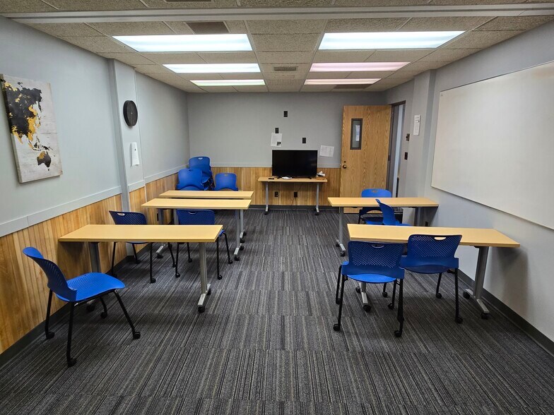 More Photos Of 20 W Muskegon Ave, Muskegon Office For Sale