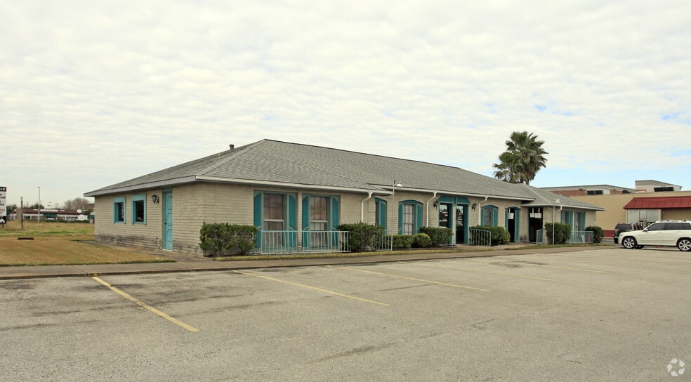 Primary Photo Of 907 Bay Area Blvd, Houston Medical For Sale