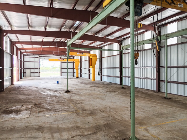 More Photos Of 1241 Peters Rd, Harvey Warehouse For Lease