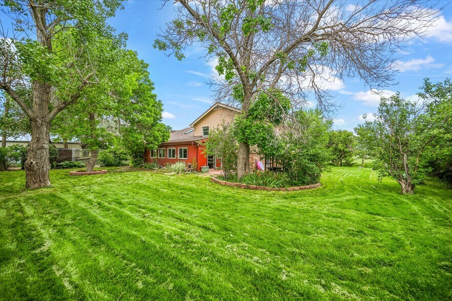 More Photos Of 1335 S Kio St, Watkins Veterinarian Kennel For Sale