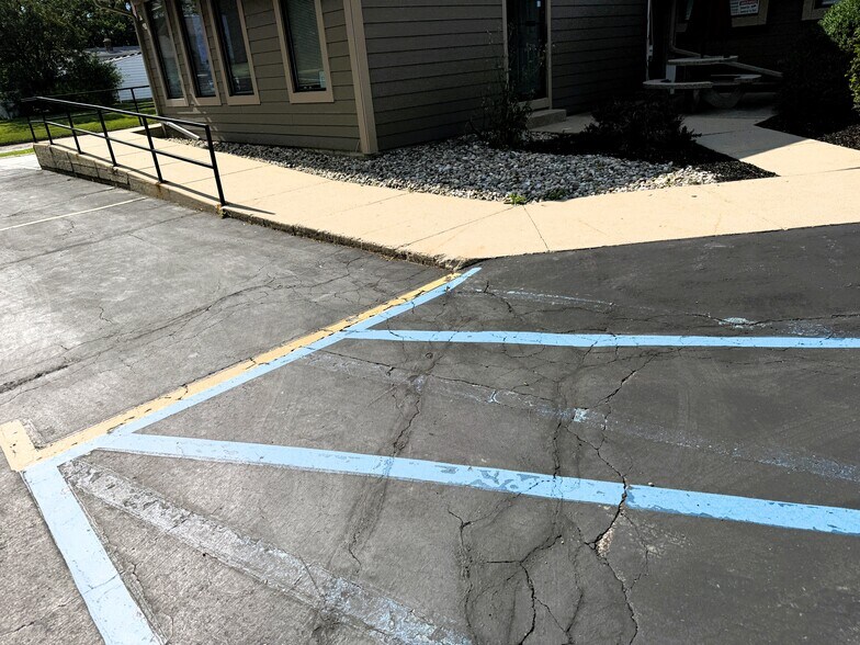 More Photos Of 5685 Highland Rd, Waterford Medical For Sale