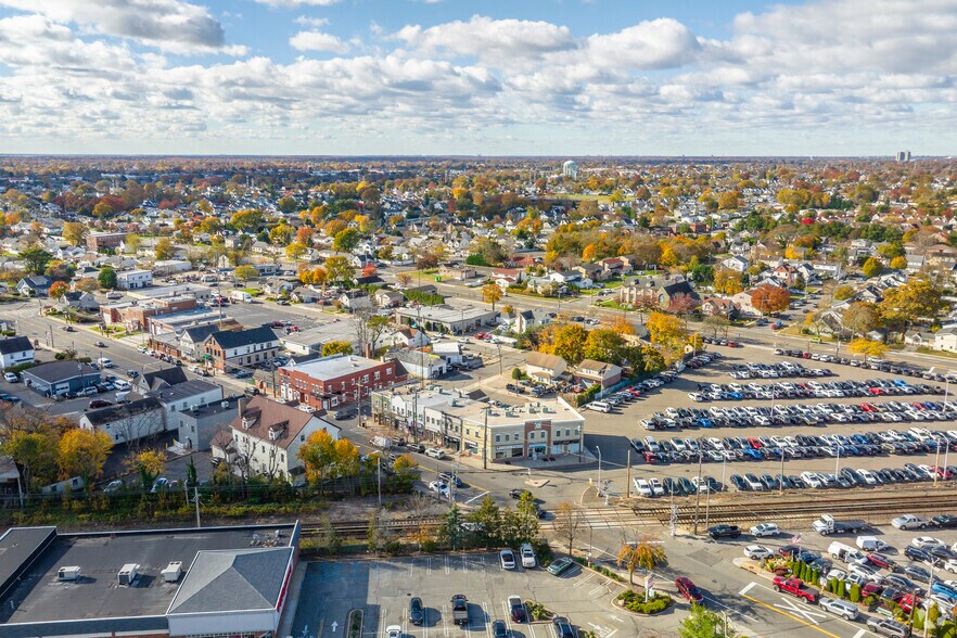 More Photos Of 5-7 Station Plz, Bethpage Storefront Retail Office For Lease