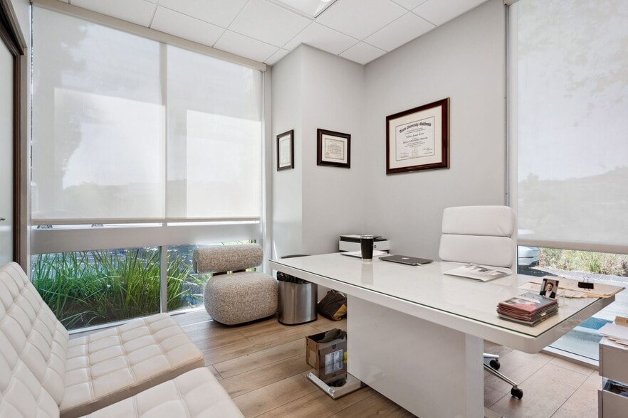 More Photos Of 11189 Sorrento Valley Rd, San Diego Research And Development For Sale