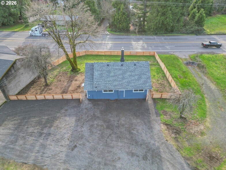 More Photos Of 48181 Highway 58, Oakridge Flex For Sale