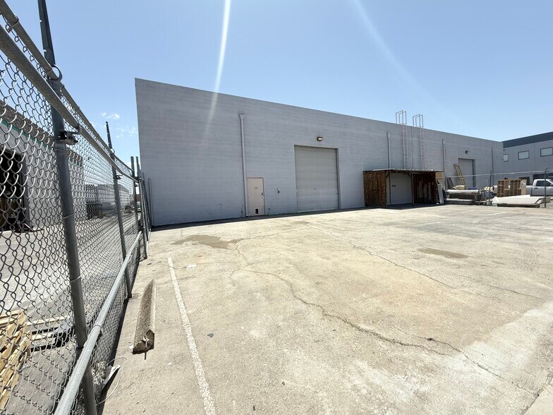 More Photos Of 1655 S Mojave Rd, Las Vegas Warehouse For Lease