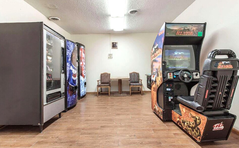 More Photos Of 612 W B St, McCook Hotel For Sale